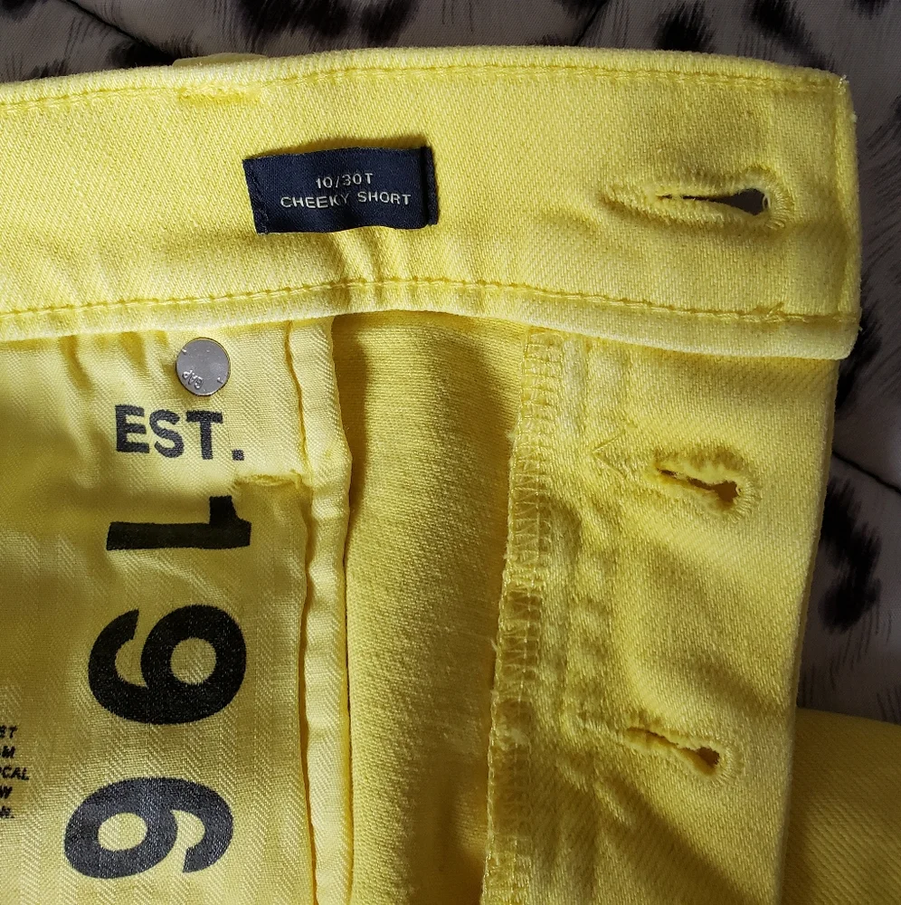 (Tall) NWT Gap Yellow High-Rise Cheeky Shorts